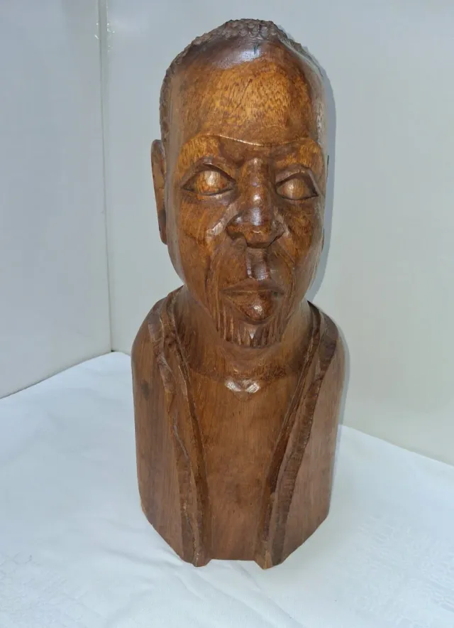 Sculture in legno artigianali