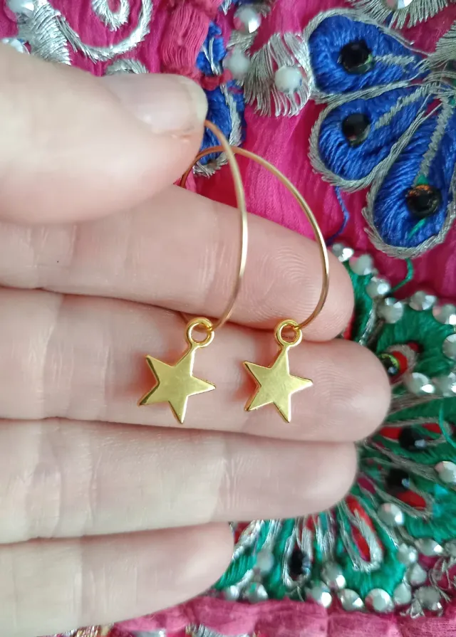 Pendientes Aro con Estrella Dorada