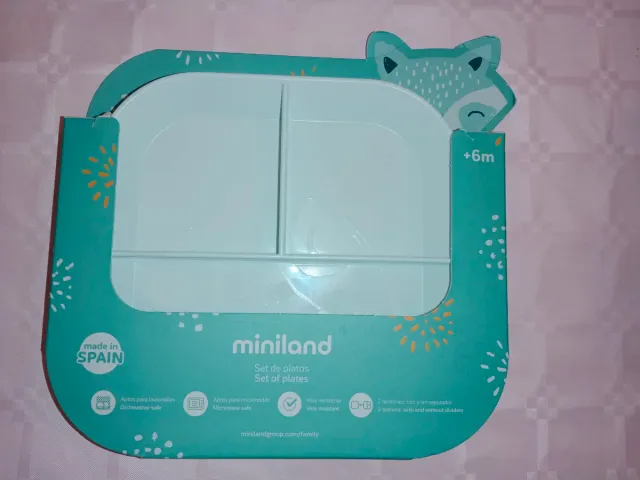 Platos y baberos Miniland y Domiva