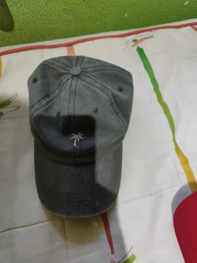 Lote 2 Gorras (Gris y Roja)