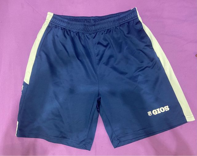 Pantalón corto deportivo GIOS azul y blanco