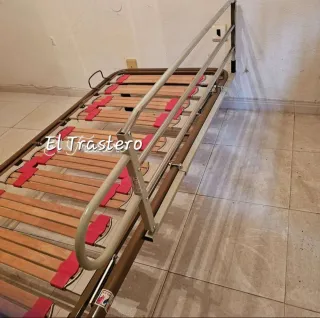 CAMA ARTICULADA CON BARANDILLA