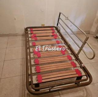 CAMA ARTICULADA CON BARANDILLA