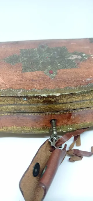 Cofanetto vintage in legno con chiave