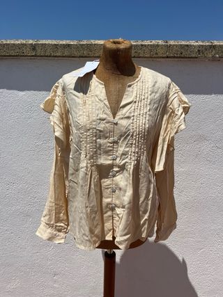 Blusa vainilla con volantes