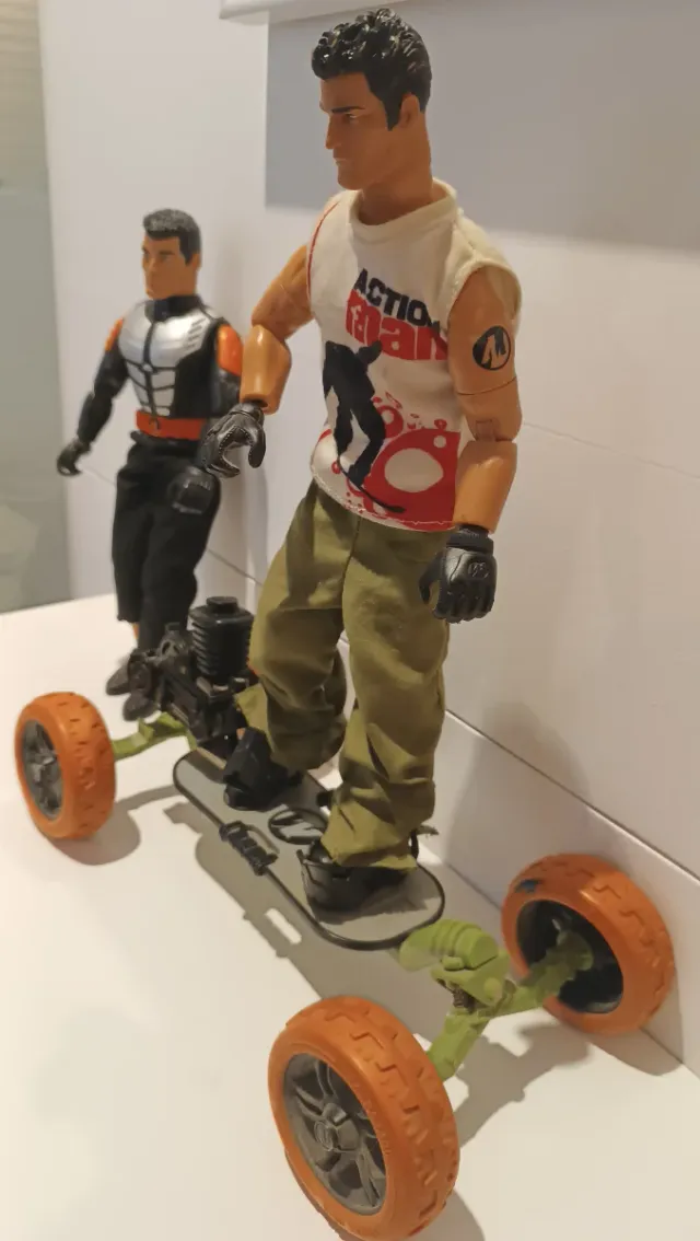 Muñecos Action Man con vehículo