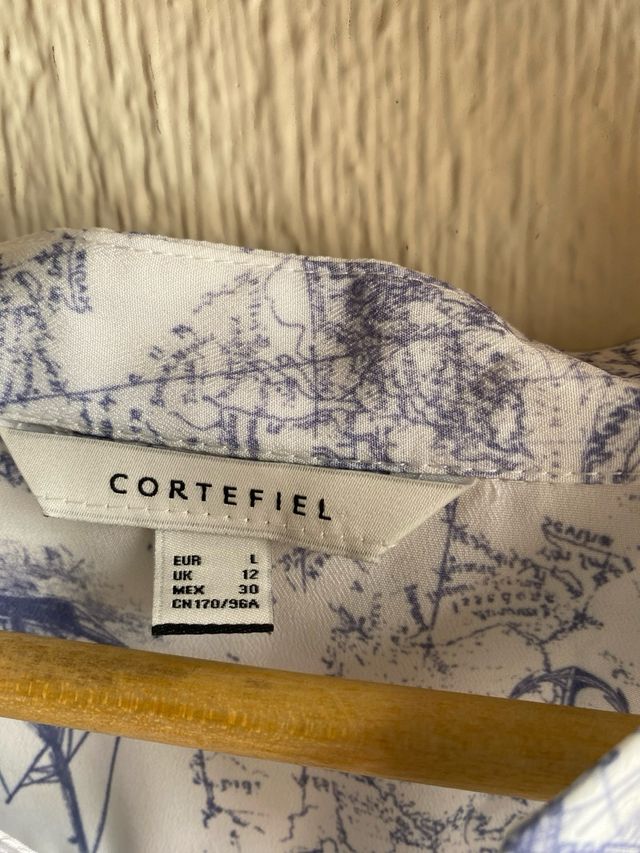 Blusa blanca con estampado náutico