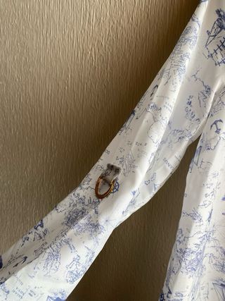 Blusa blanca con estampado náutico