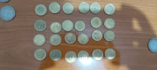 Billetea y monedas, cara anversa y reversa