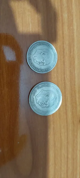 Billetea y monedas, cara anversa y reversa