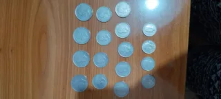 Billetea y monedas, cara anversa y reversa