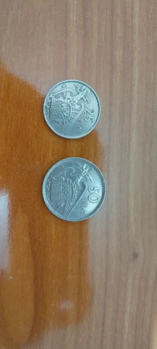 Billetea y monedas, cara anversa y reversa