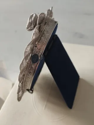 Piccolo portafoto metallico lavorato nuovo