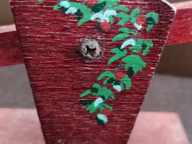 Piccolo dondolo in legno restaurato