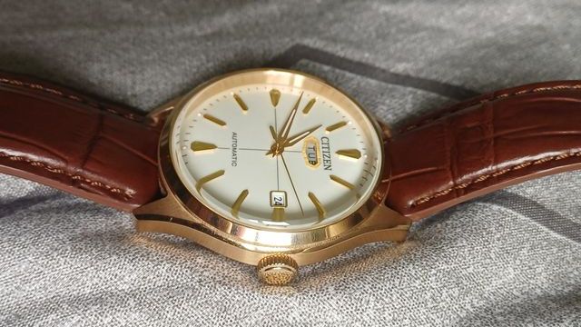 Reloj Citizen C7 Automático NH8390 Marrón/Dorado