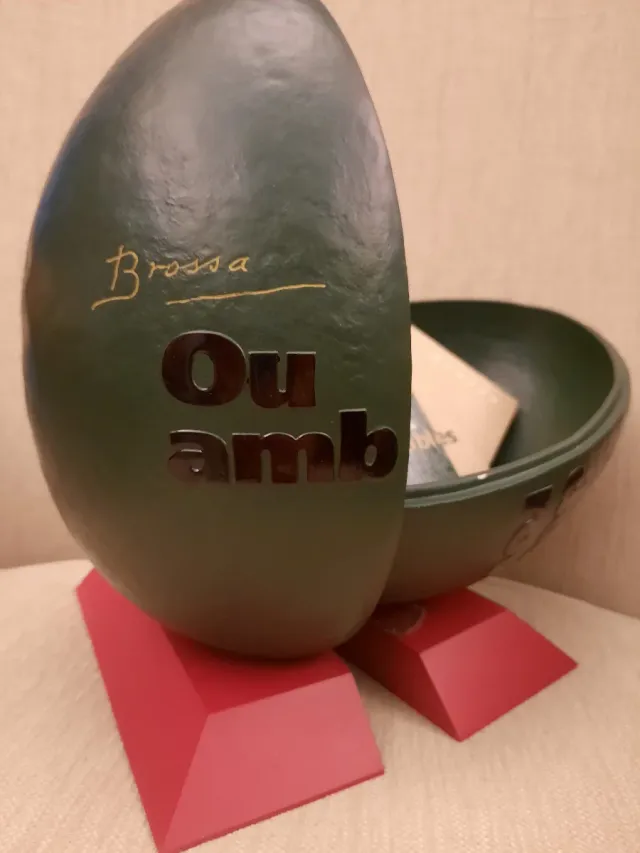 Ou amb dos rovells, Brossa