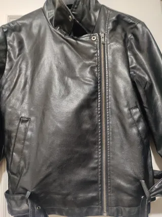 Cazadora efecto piel negra Talla S