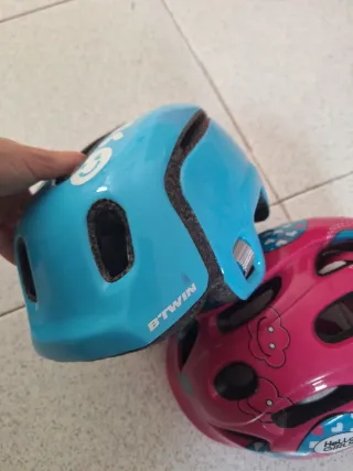 Casco infantil azul y rosa, como nuevos