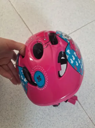 Casco infantil azul y rosa, como nuevos