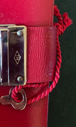 Diario rosso con lucchetto e chiave