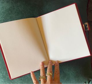 Diario rosso con lucchetto e chiave