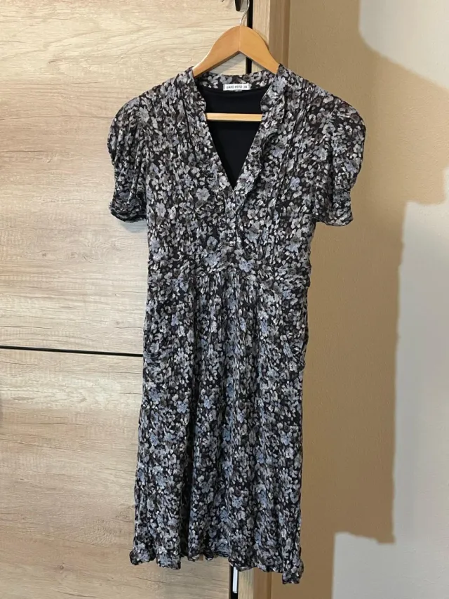 Vestido ligero estampado floral oscuro