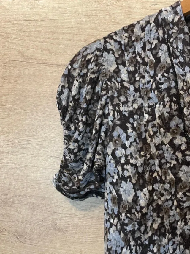 Vestido ligero estampado floral oscuro