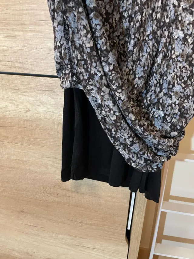 Vestido ligero estampado floral oscuro