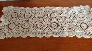 Set 8 centri uncinetto e ricamati a mano