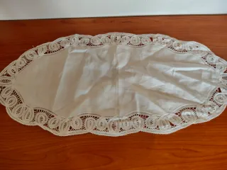 Set 8 centri uncinetto e ricamati a mano