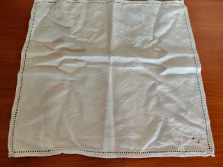 Set 8 centri uncinetto e ricamati a mano