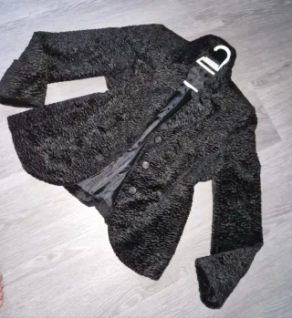 Americana negra mujer,de pelo natural, ese legalme