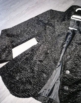 Americana negra mujer,de pelo natural, ese legalme