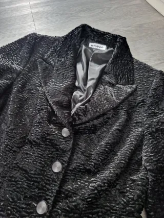 Americana negra mujer,de pelo natural, ese legalme