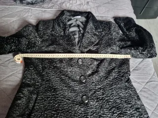 Americana negra mujer,de pelo natural, ese legalme