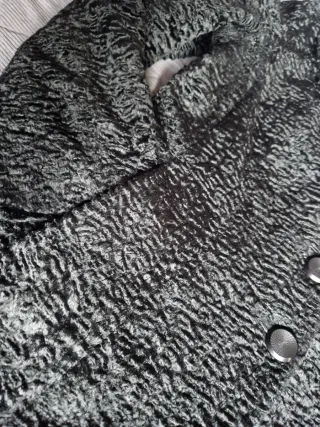 Americana negra mujer,de pelo natural, ese legalme