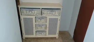 Mobile ausiliario per bambini in vimini e legno