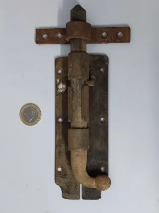 Cerraja antiga de metal em perfeito estado