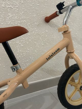 Bicicleta aluminio rosa sin pedales