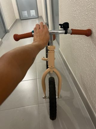 Bicicleta aluminio rosa sin pedales