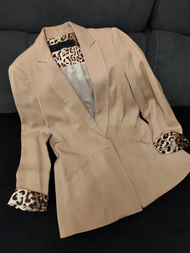 Americana Zara Beige con Forro Animal Print