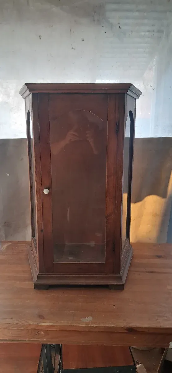 Vitrina de madera para santo