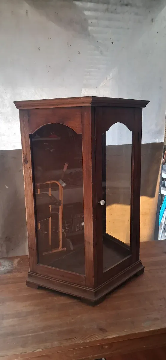 Vitrina de madera para santo