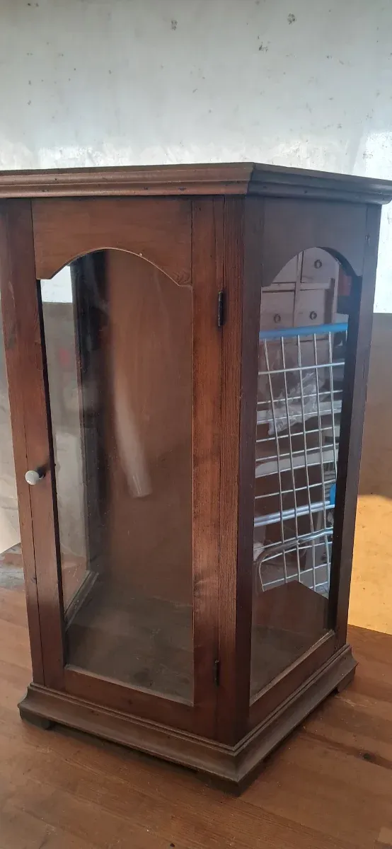 Vitrina de madera para santo