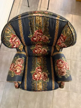 Sillón orejero clásico floral