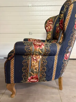 Sillón orejero clásico floral