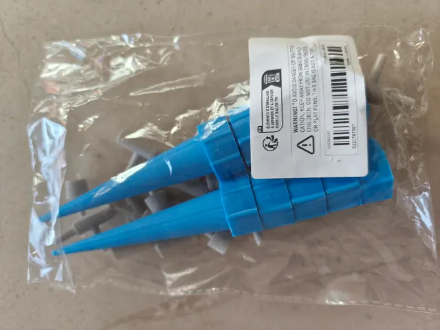 Goteros de riego azul