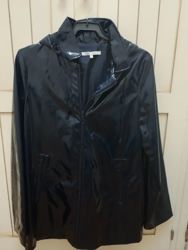 Impermeable charol azul marino