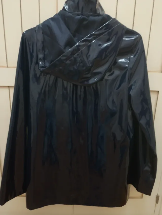 Impermeable charol azul marino