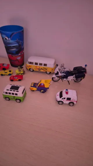 Lote de vehículos de juguete